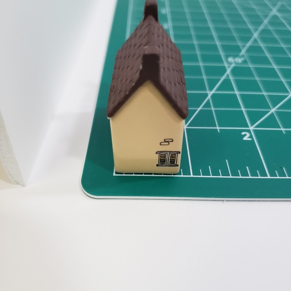 Wade England Figurines Whimsey on Why Broomshaw Cottage #21 - Picture 10 of 11